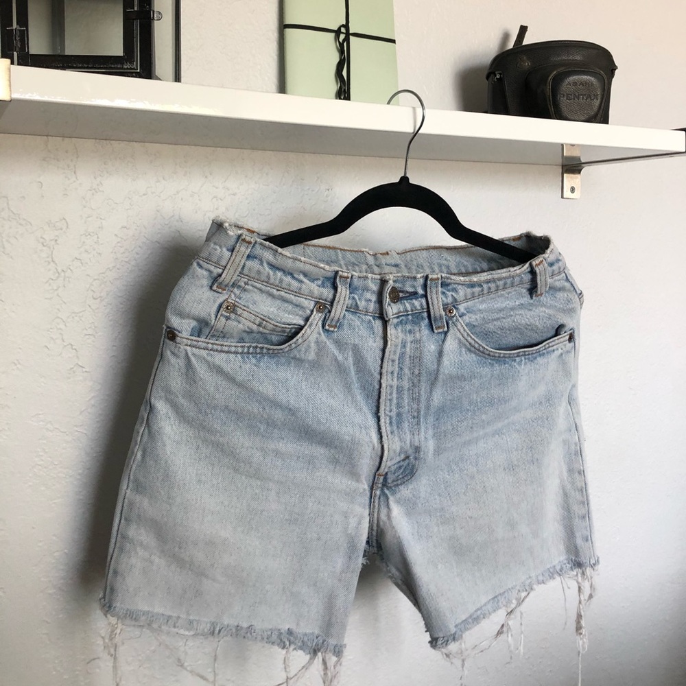 Urban outfitters Levi cut off’s orange tag.